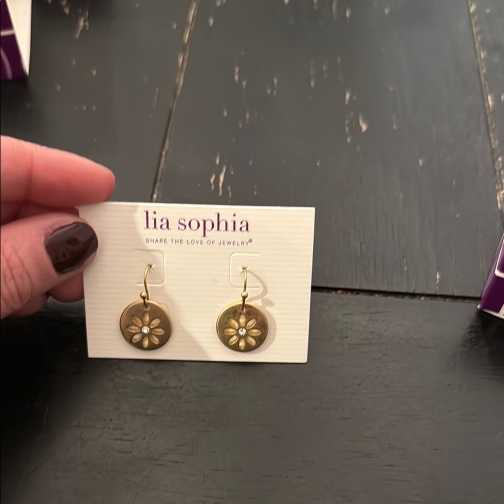 NIB Lia Sophia Gold Flower Earrings